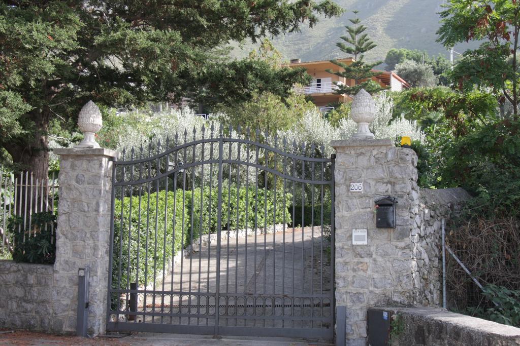 Lomarchi Holiday Home Carini Dış mekan fotoğraf