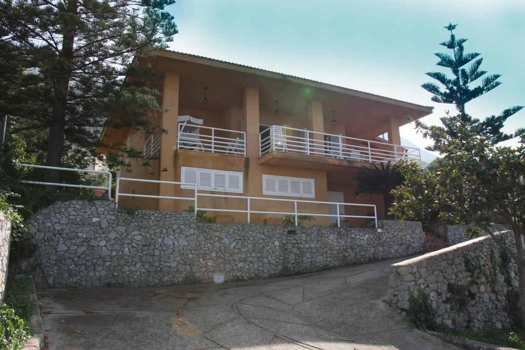 Lomarchi Holiday Home Carini Dış mekan fotoğraf